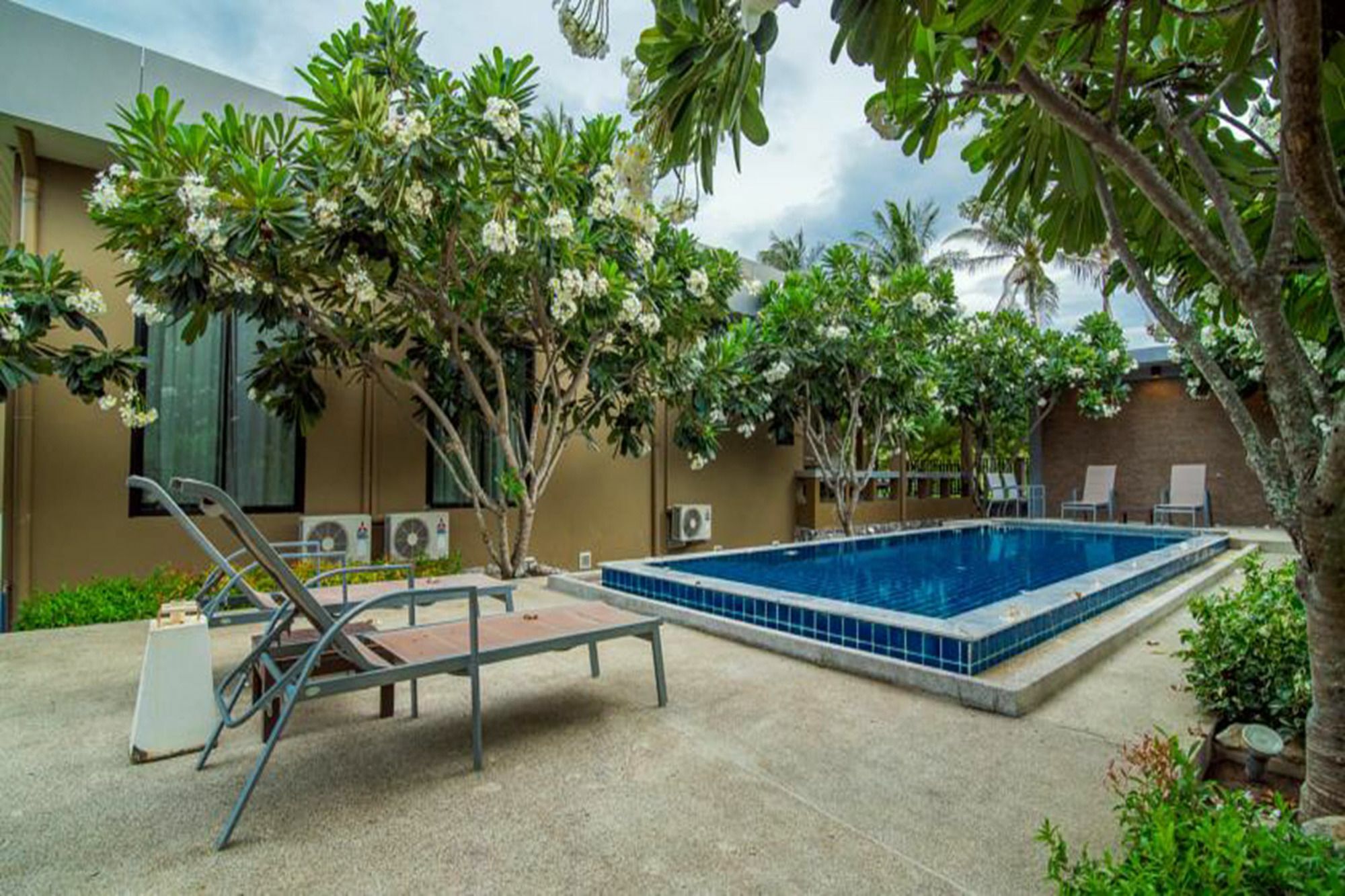 Na Pran, Pool * Pran Buri